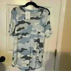 LuLaRoe axel top Med blue camo NWT
